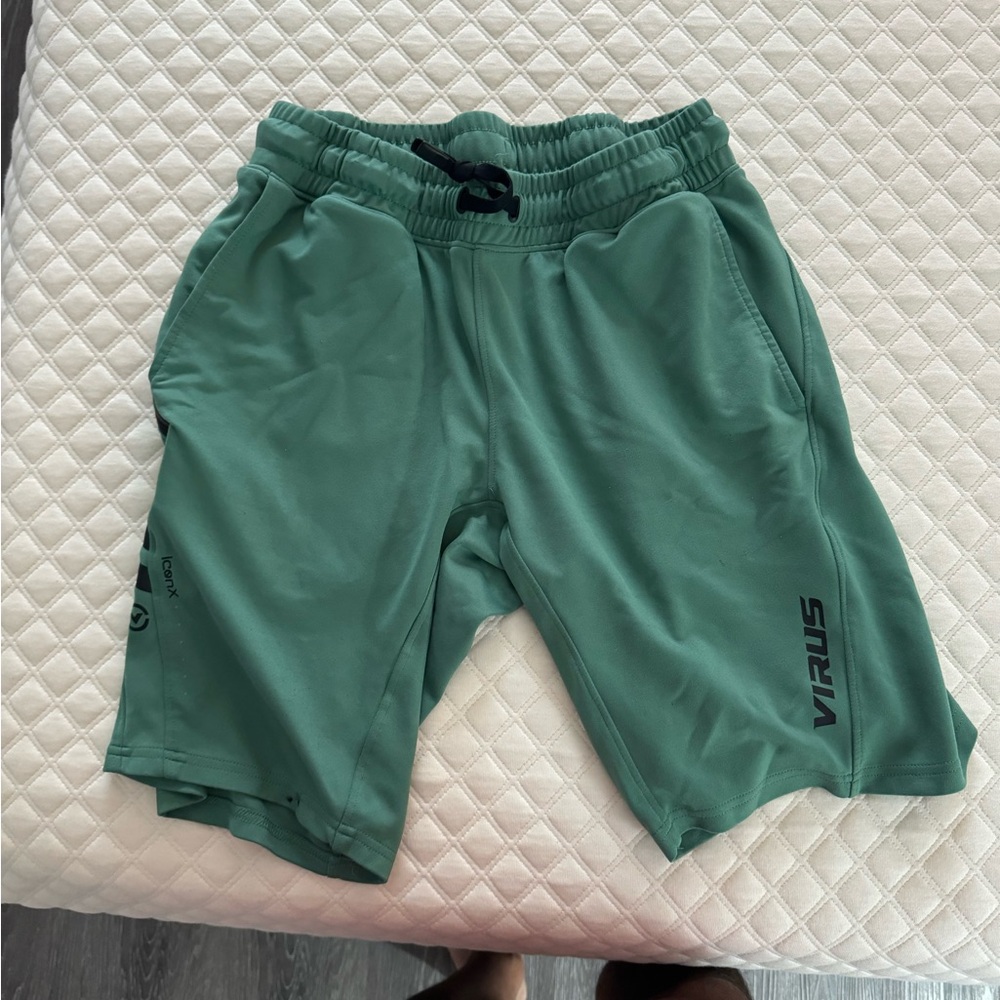 Virus intl shorts